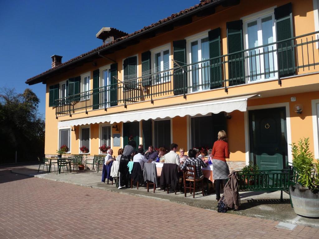 モンテーウ・ロエーロ Agriturismo Cascina Vronaヴィラ エクステリア 写真