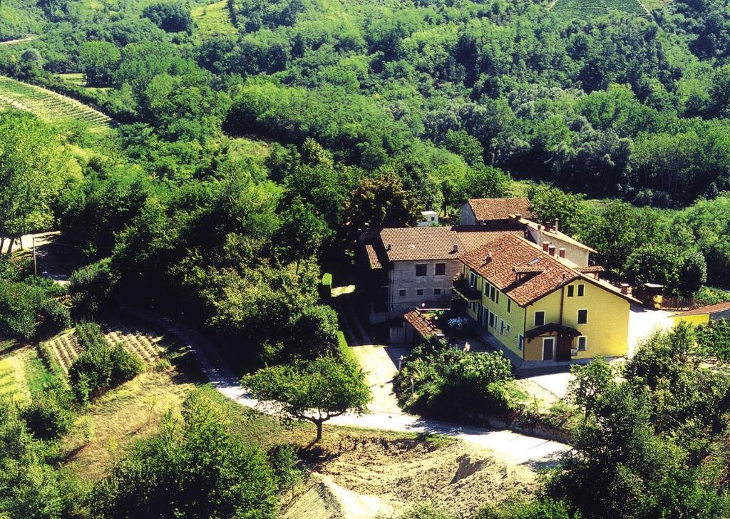 モンテーウ・ロエーロ Agriturismo Cascina Vronaヴィラ エクステリア 写真